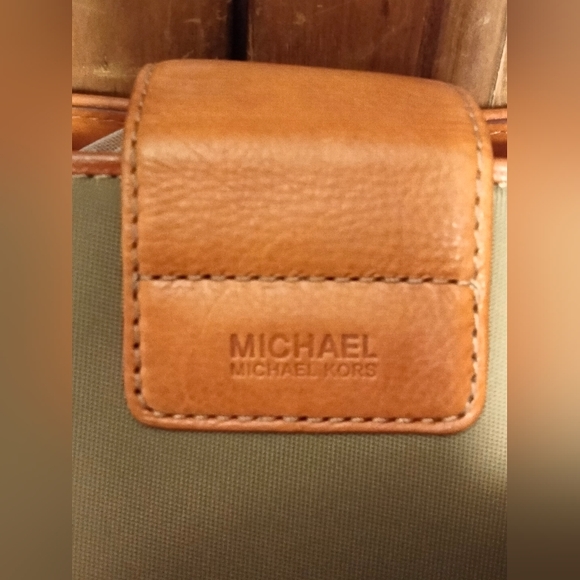 Rare Vintage Michael Kors Tan and Olive Green Shoulder Bag - Picture 9 of 12